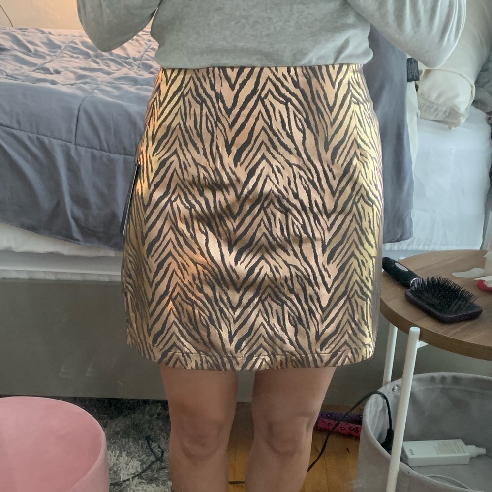 $5 w/ bundle NWT Lulu’s Tiger Print Mini Skirt